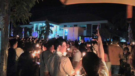 Maju Tak Gentar Menggema Pada Aksi Damai 10.000 Lilin Di Kabupaten Sintang